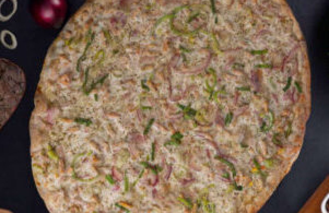 Konrads TK Flammkuchen nordischer Art mit Lachs, Lauch und Zwiebel